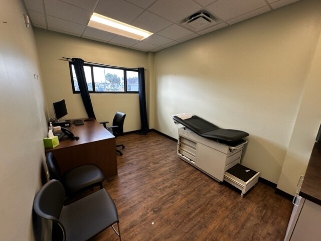 More Photos Of 12700 W Dixie Hwy, Miami Medical For Lease