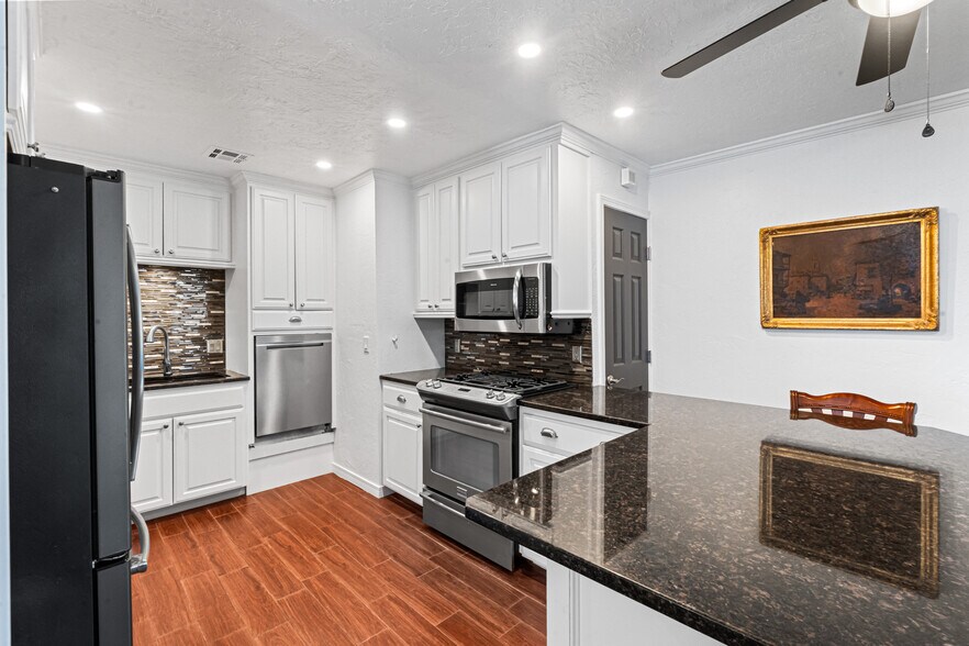 More Photos Of 410 W Harrison Ave, Guthrie Freestanding For Sale