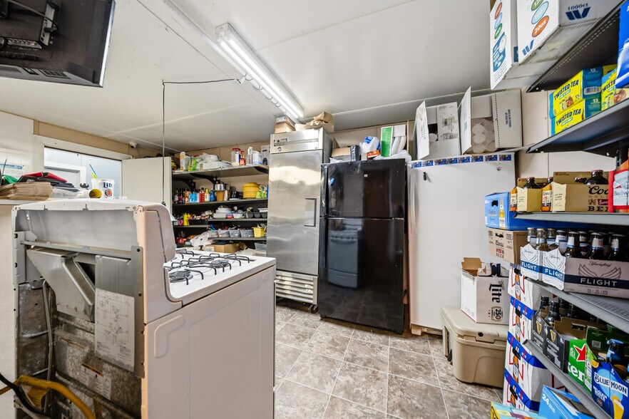 More Photos Of 106 E Elm St, Hillsboro Specialty For Sale