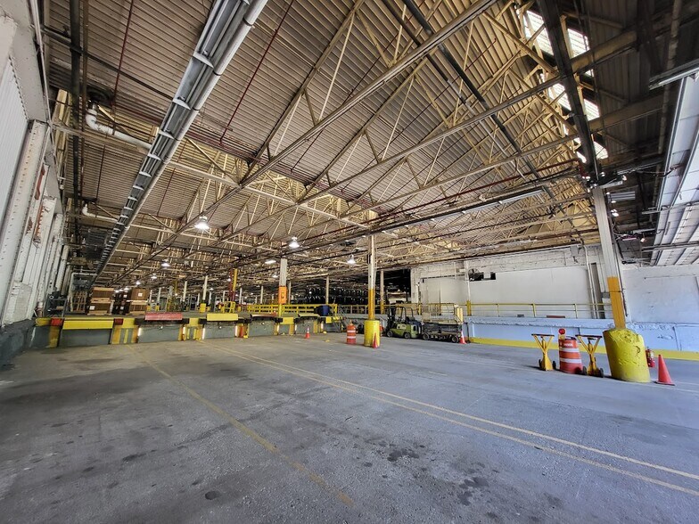 More Photos Of 60 Baldwin Ave, Pontiac Warehouse For Lease