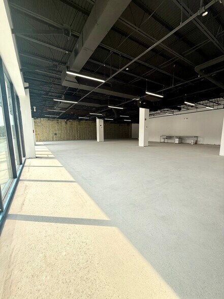 More Photos Of 118 Turnpike Rd, Southborough Office For Lease