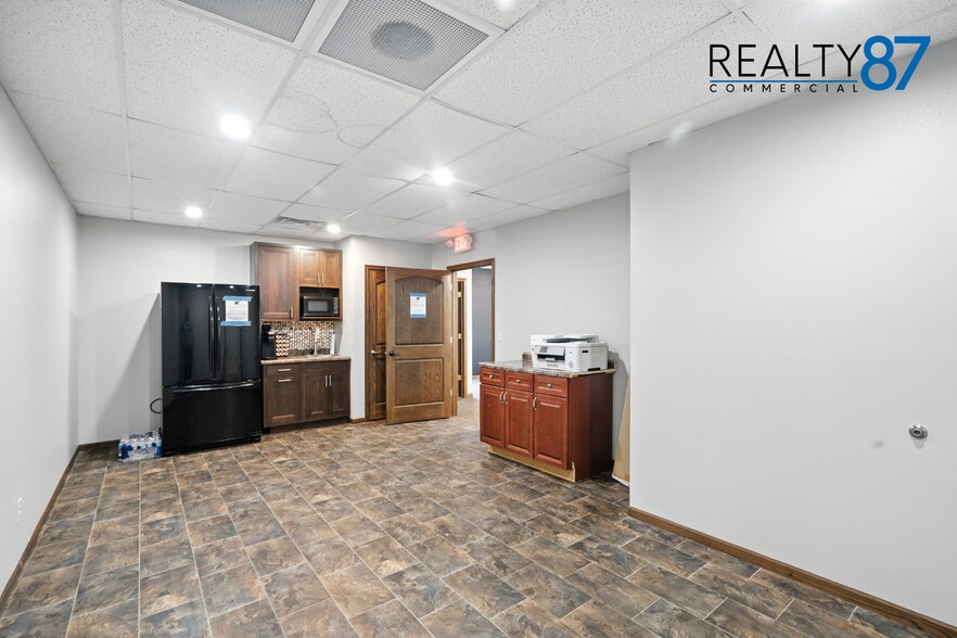 More Photos Of 2700 Stonegate Ct, Hiawatha Industrial For Sale