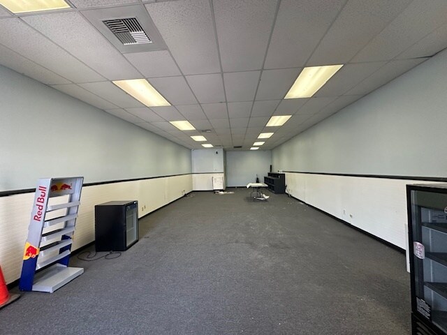 More Photos Of 15445 Palmdale Rd, Victorville Service Station For Lease