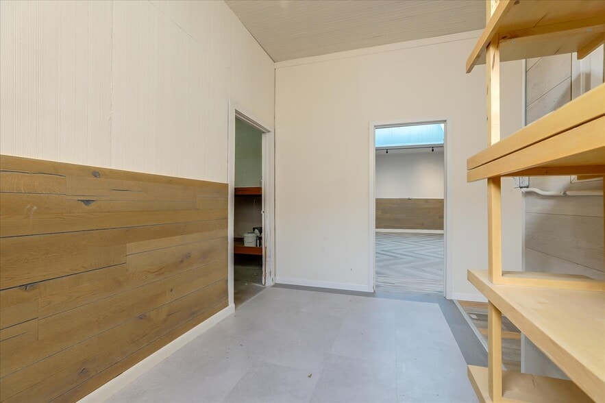 More Photos Of 14 E Lake Ave, Watsonville Storefront For Lease