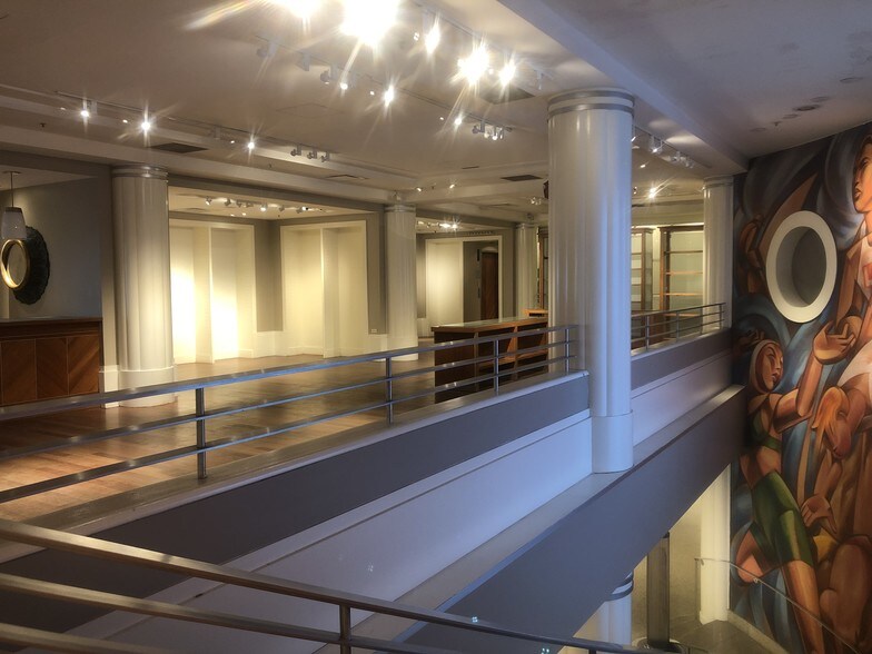 More Photos Of 800 Collins Ave, Miami Beach Storefront Retail Office For Sale