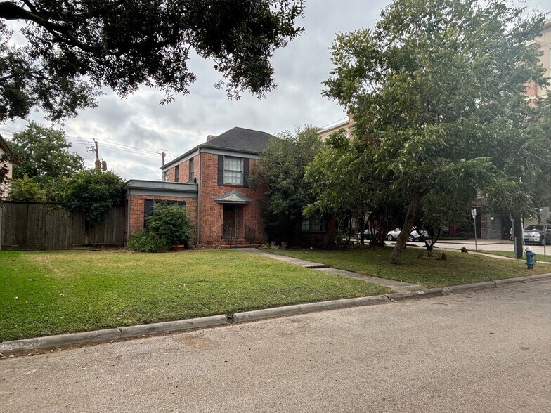 More Photos Of 2375 Bolsover St, Houston General Retail For Lease