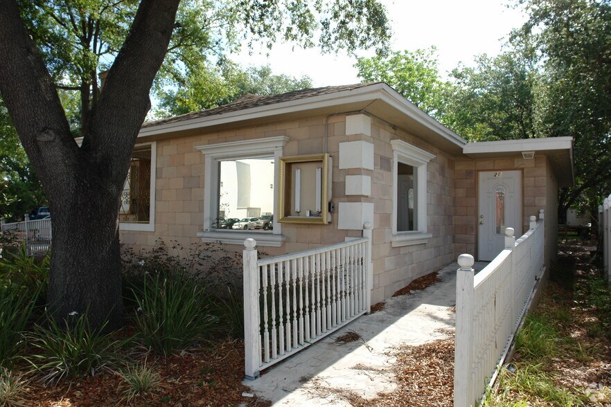 More Photos Of 205-207 N Church Ave, Mulberry Office For Lease