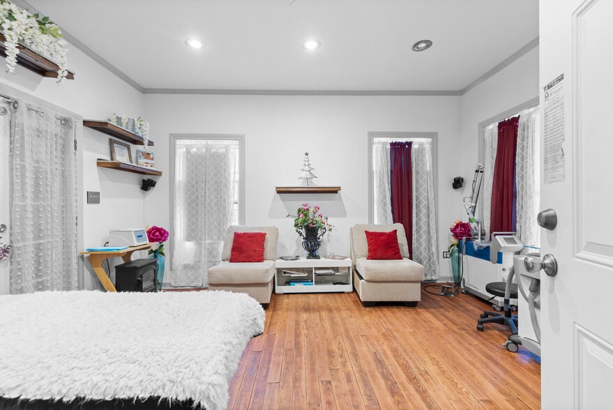 Primary Photo Of 304 W Wheat St, Woodville Specialty For Sale