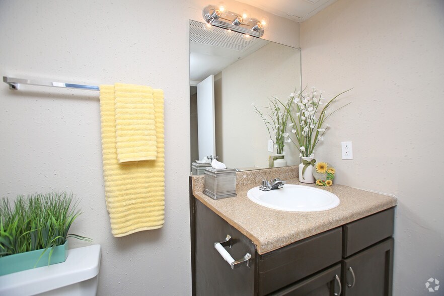 More Photos Of 801 S Allen Genoa Rd, South Houston Apartments For Sale