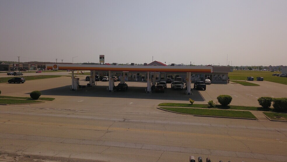 Primary Photo Of 1910 W Reynolds St, Pontiac General Retail For Lease