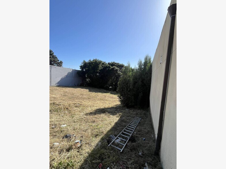 More Photos Of 9809-9811 Macarthur Blvd, Oakland Land For Sale