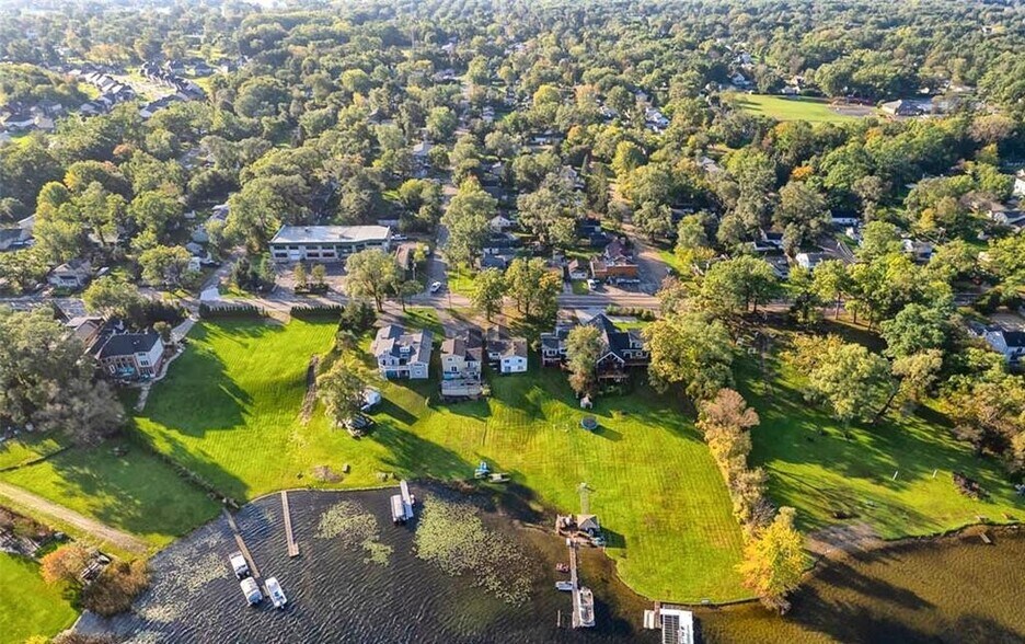 More Photos Of 1209 W Oakley Park Rd, Wolverine Lake Apartments For Sale