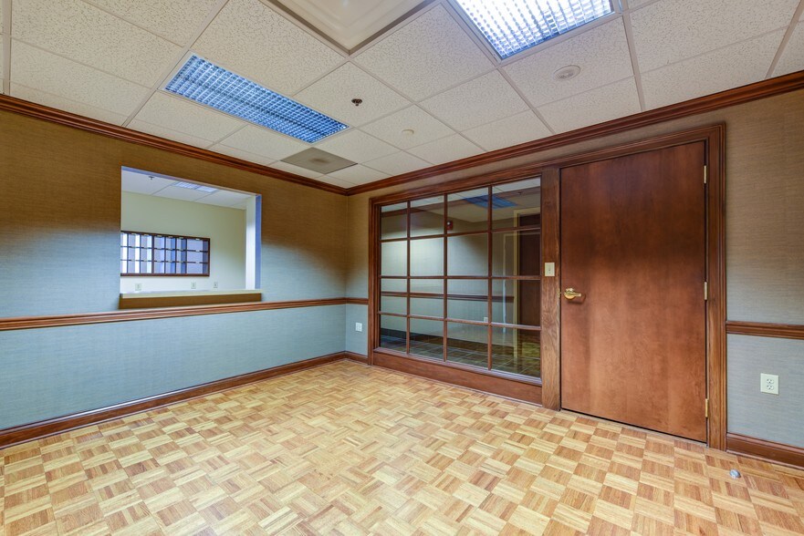 More Photos Of 607 Market St, Knoxville Office For Lease