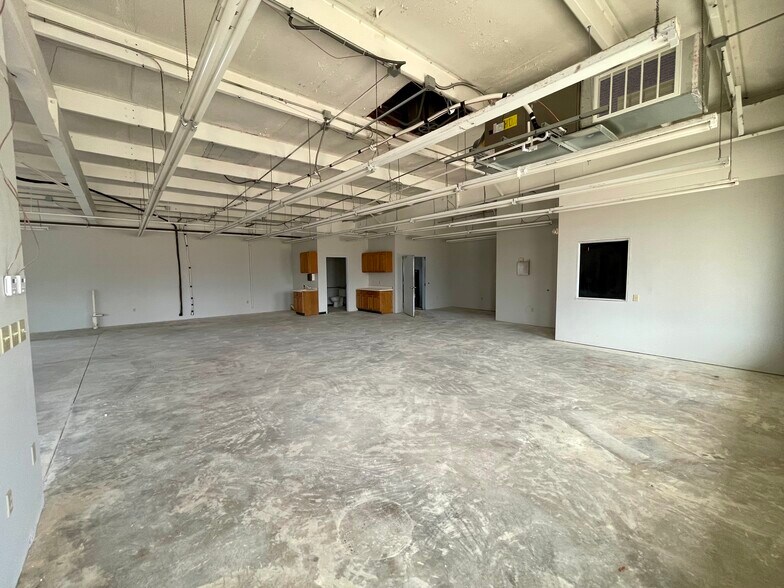 More Photos Of 306-308 N 24th St, Rogers Storefront For Lease