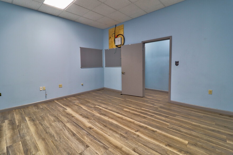 More Photos Of 1501 St Johns Ave, Palatka Service For Sale