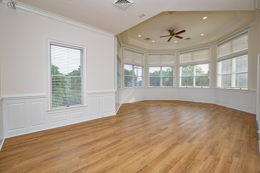 More Photos Of 21000 Torrence Chapel Rd, Cornelius Office Residential For Lease