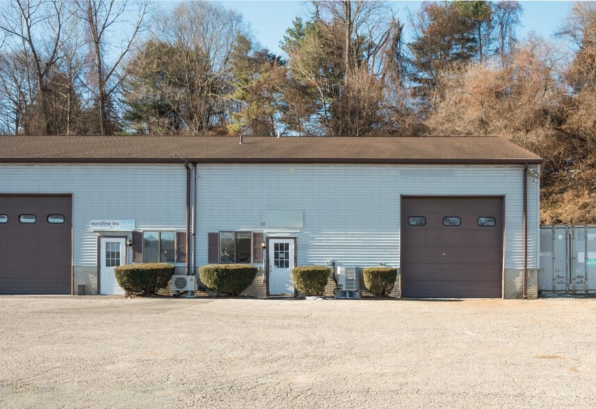 More Photos Of 50 S End Plz, New Milford Light Distribution For Sale