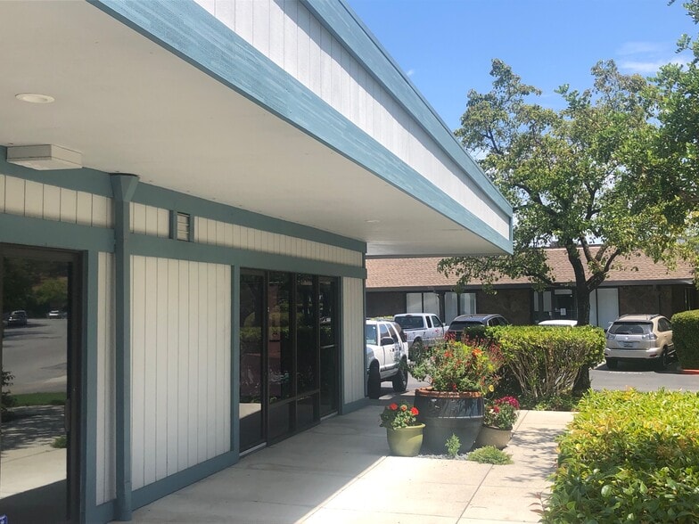More Photos Of 11 Commercial Blvd, Novato Warehouse For Lease