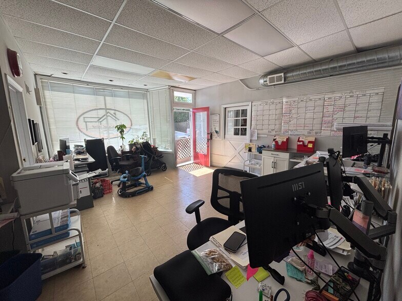 More Photos Of 180 South Blvd, San Mateo Freestanding For Sale