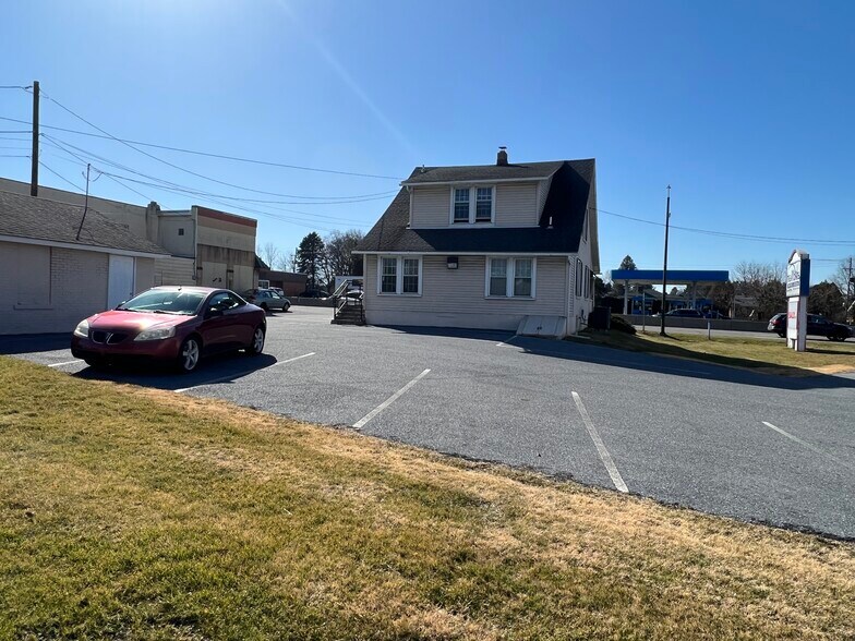 More Photos Of 2321 Macarthur Rd, Whitehall Freestanding For Lease