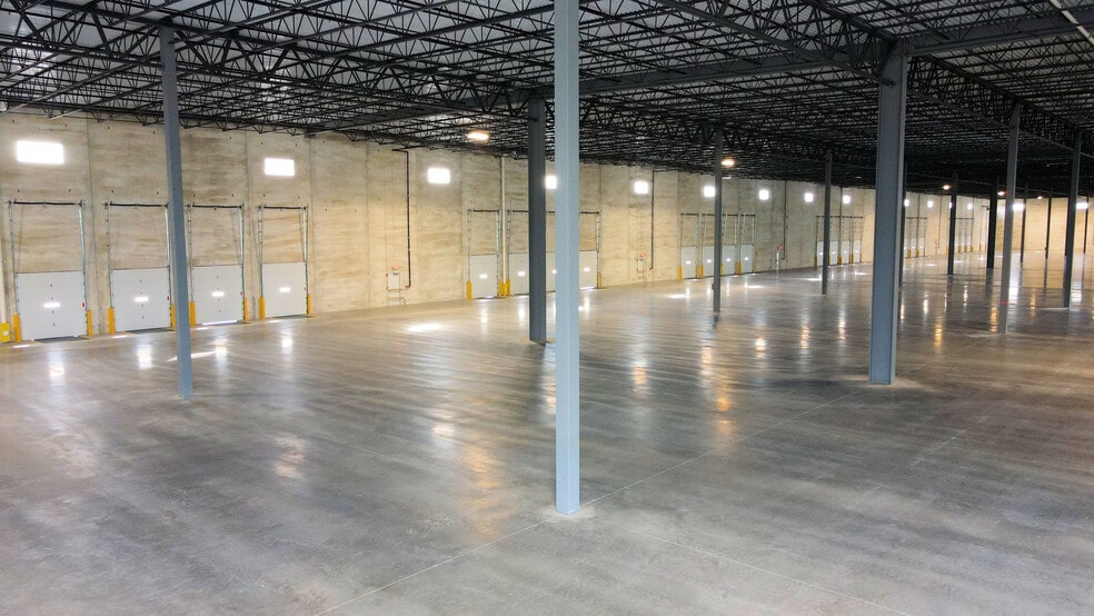 More Photos Of 3959 Burwood Dr, Waukegan Distribution For Lease