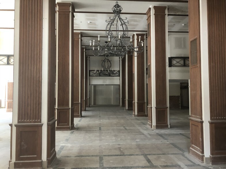 More Photos Of 100 N Market St, Wichita Office For Lease