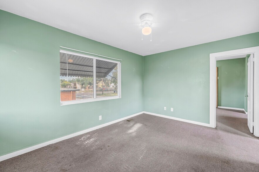 More Photos Of 2363 1st Ave N, Saint Petersburg Office For Sale