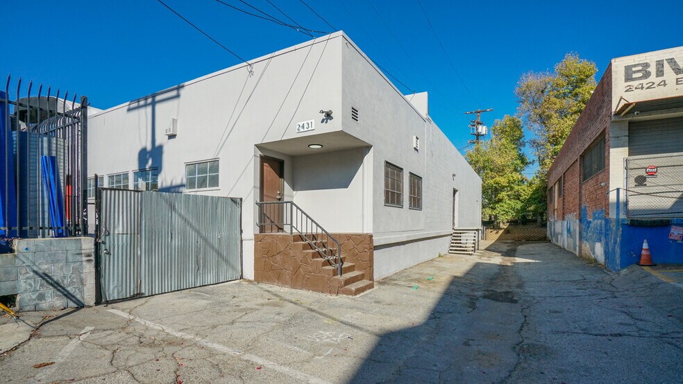 More Photos Of 2431 Eads St, Los Angeles Warehouse For Lease