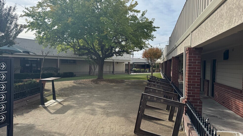 More Photos Of 515-589 La Sierra Dr, Sacramento Unknown For Lease
