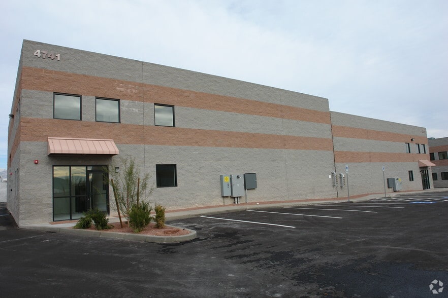 More Photos Of 4737-4741 Vandenberg, North Las Vegas Warehouse For Lease