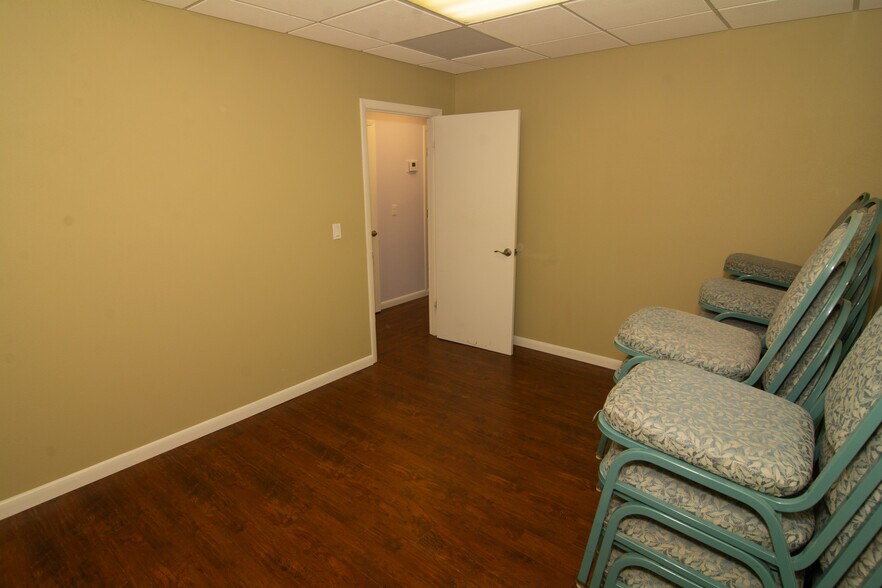 More Photos Of 3617 Webber St, Sarasota General Retail For Sale