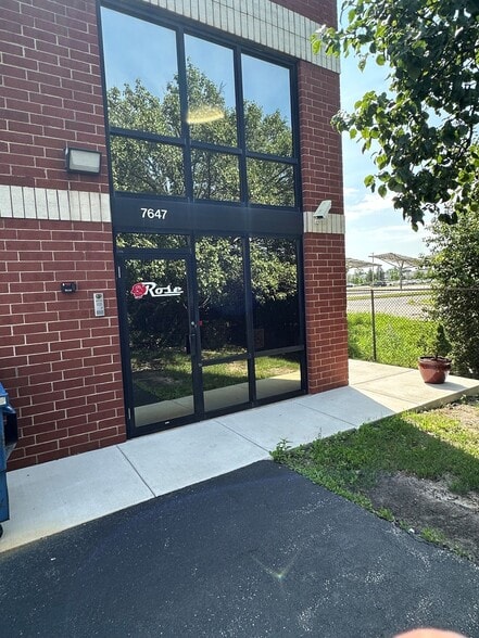 Primary Photo Of 7647 W 100th Pl, Bridgeview Warehouse For Sale