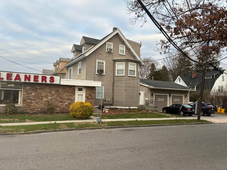 More Photos Of 129 Montgomery Ave, Bala Cynwyd Freestanding For Sale
