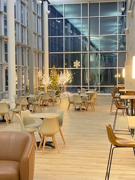 More Photos Of 3500 Packerland Dr, De Pere Office For Lease