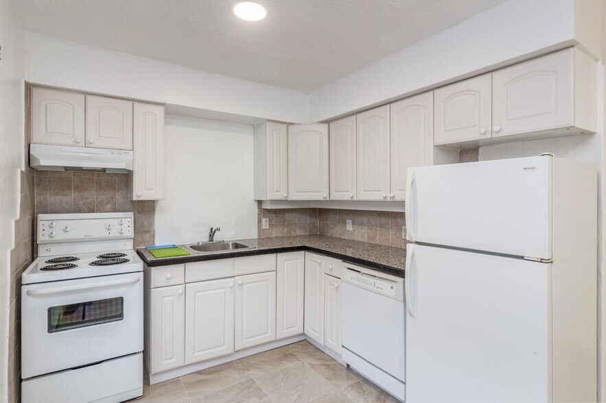 More Photos Of 2709 Lake Shore Dr, Toronto Apartments For Sale
