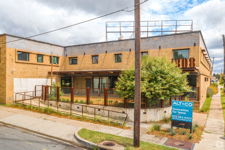 More Photos Of 1808 S Good Latimer Expy, Dallas Office For Lease