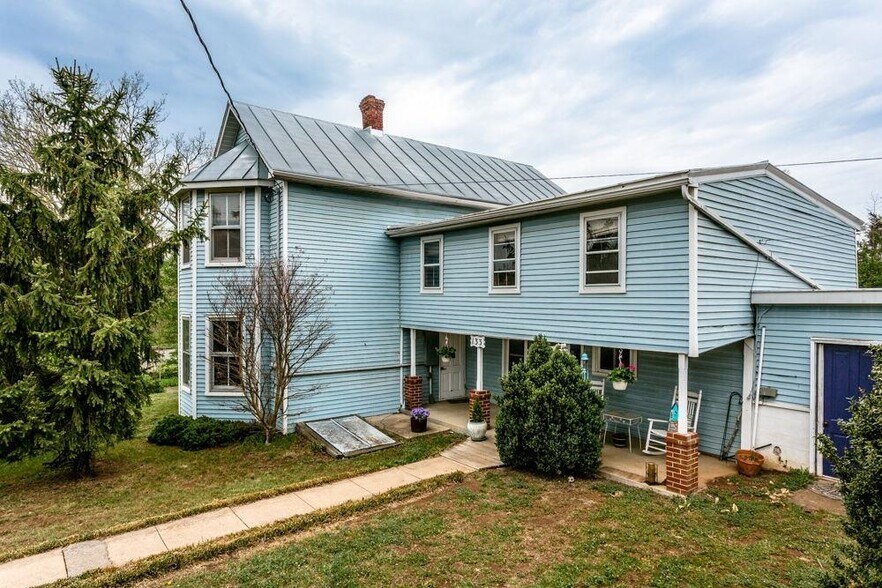 More Photos Of 133 W Springbrook Rd, Broadway Specialty For Sale