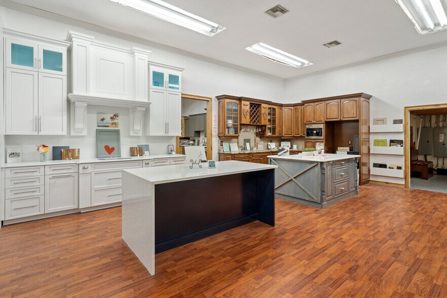 More Photos Of 9926 Denton Ave, Hudson Warehouse For Lease