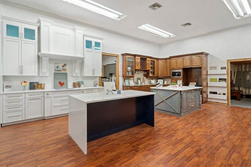 More Photos Of 9926 Denton Ave, Hudson Warehouse For Lease