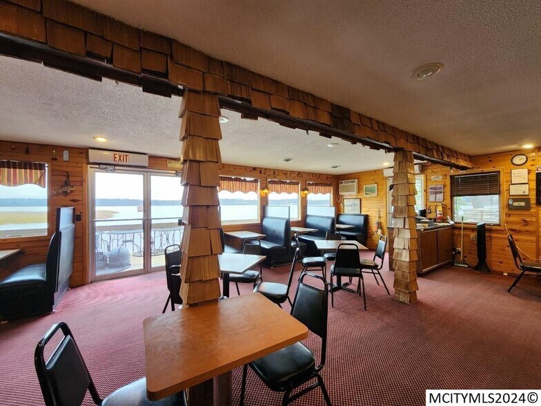 More Photos Of 702 E Lake St, Ventura Restaurant For Sale