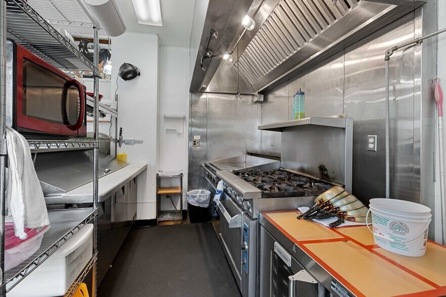 More Photos Of 6216 WI-42, Egg Harbor General Retail For Sale