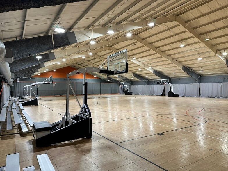 More Photos Of 1301 E 47th St, Chicago Health Club For Lease