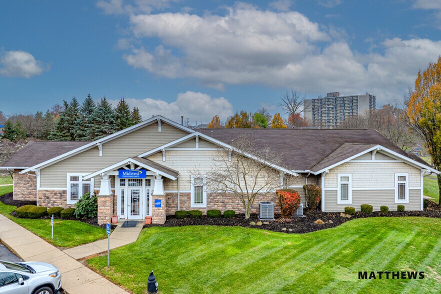 Primary Photo Of 31 Conservatory Dr, Barberton Medical For Sale