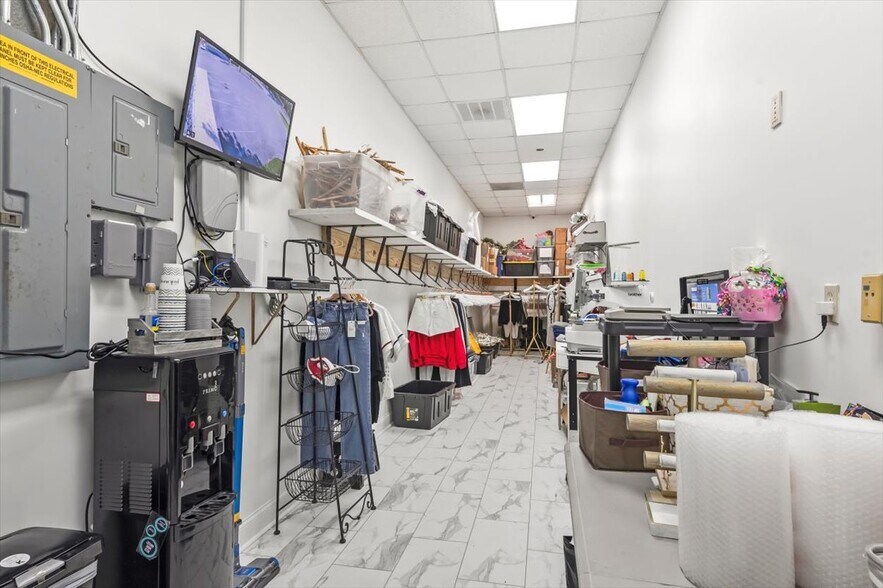 More Photos Of 11743 US Highway 431, Guntersville General Retail For Sale