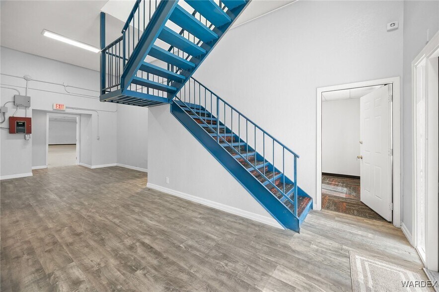 More Photos Of 1055 Empire Dr, Lake Havasu City Distribution For Lease