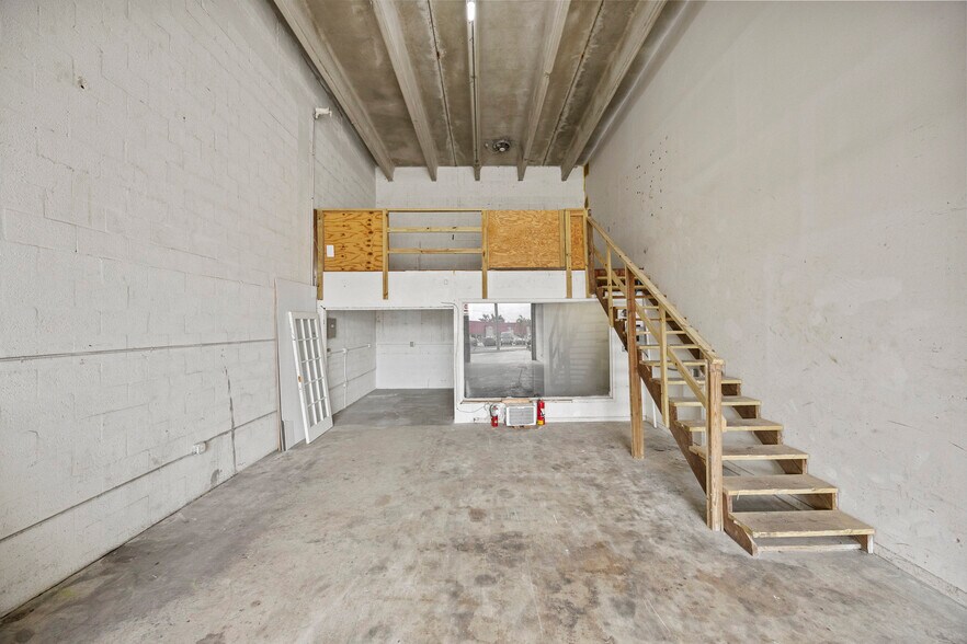 More Photos Of 1310 S Killian Dr, West Palm Beach Warehouse For Sale