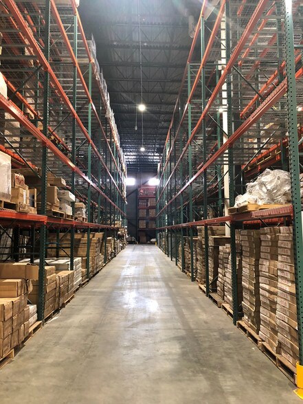 More Photos Of 2500 Touhy Ave, Elk Grove Village Warehouse For Lease