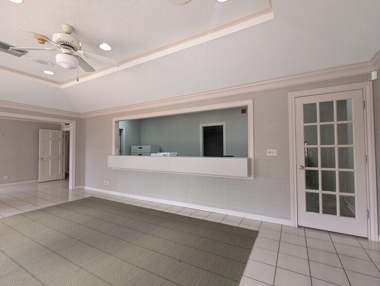 More Photos Of 3635 Eastex Fwy, Beaumont Office For Sale