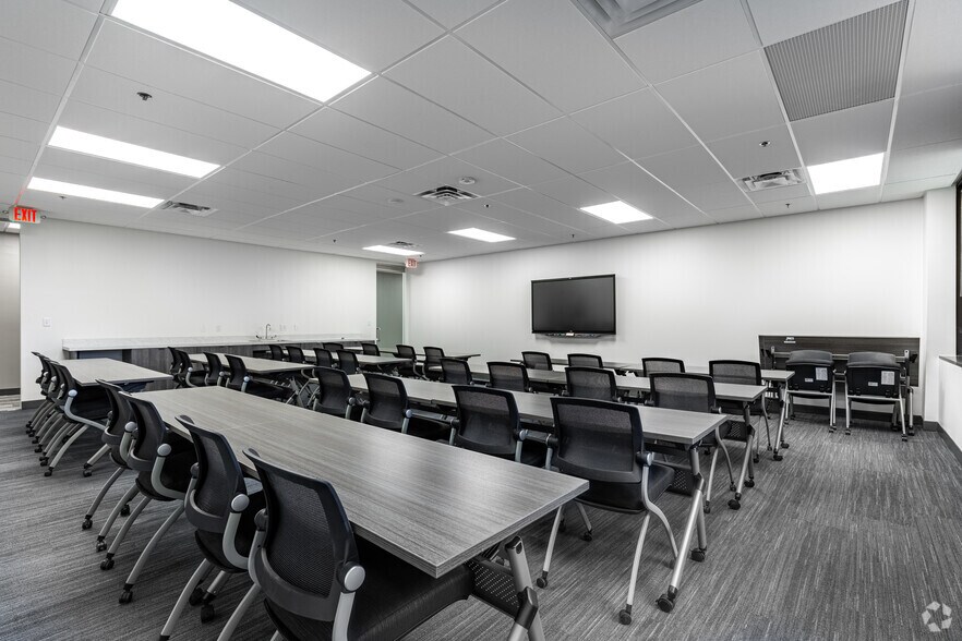 More Photos Of 17330 Preston Rd, Dallas Office For Lease