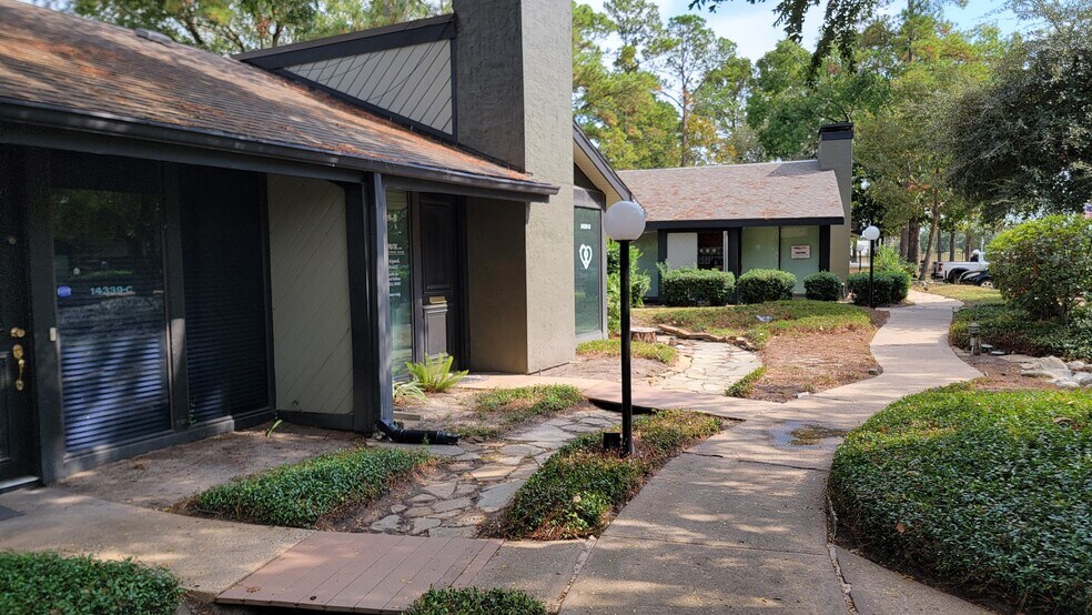 More Photos Of 14339 Torrey Chase Blvd, Houston Loft Creative Space For Lease